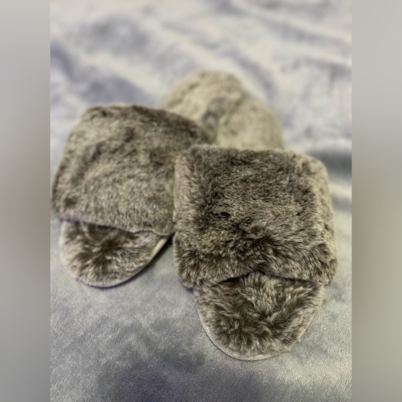 Fur slides/ slippers - Picture 1 of 1